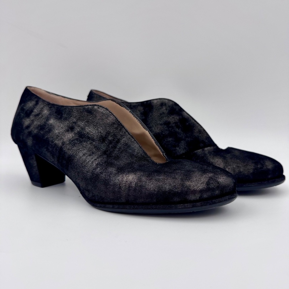 Amalfi by Rangoni Italian Metallic Embossed Leather V-Neck Kitten Heels 7.5M